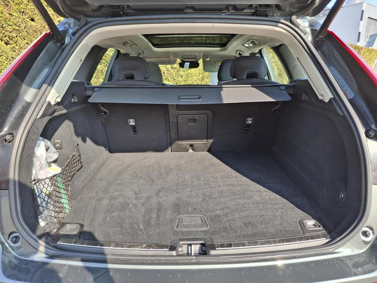 Volvo XC60 2.0 T6 Plug-in hybrid AWD Plus Dark