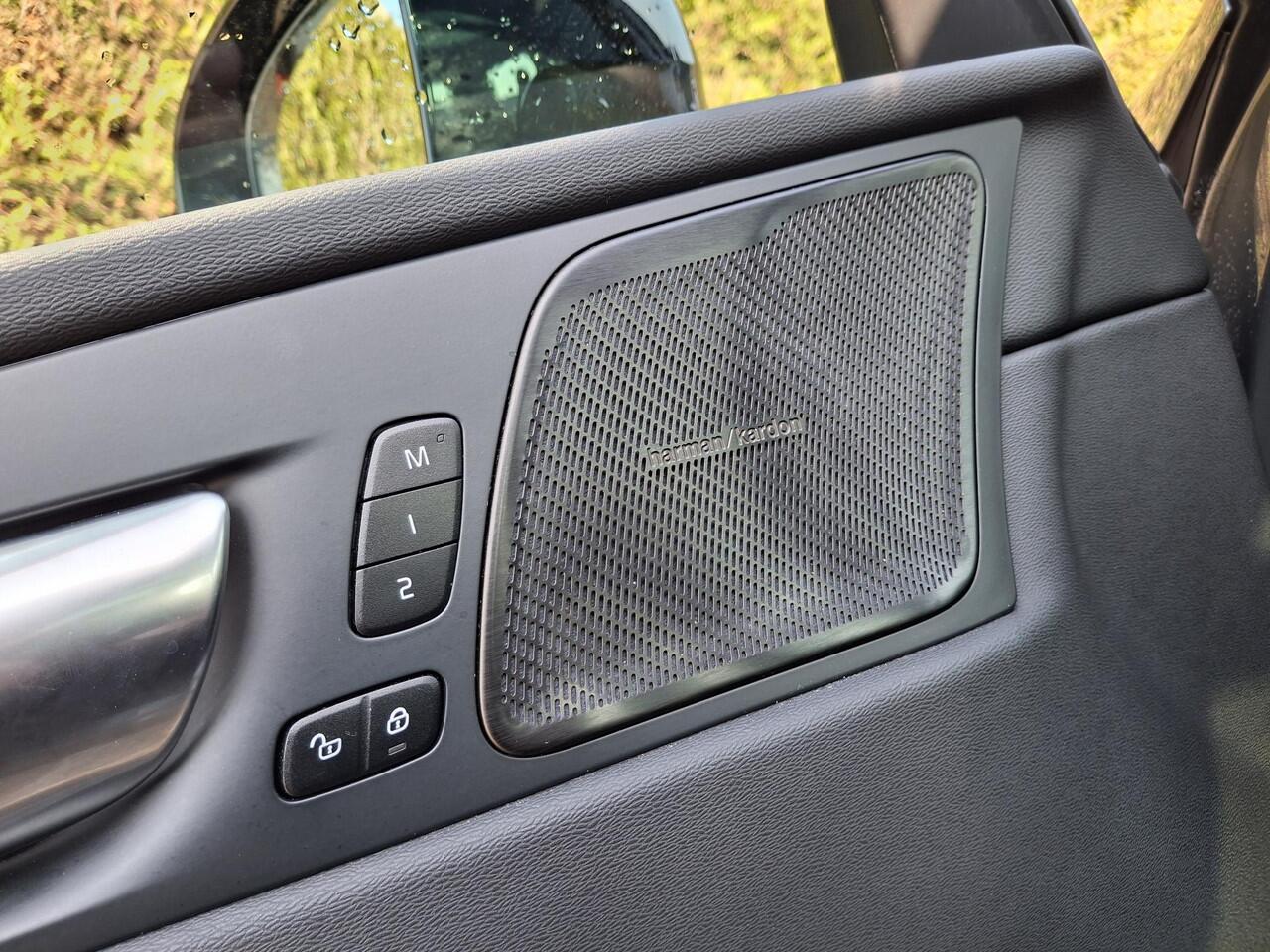 Volvo XC60 2.0 T6 Plug-in hybrid AWD Plus Dark