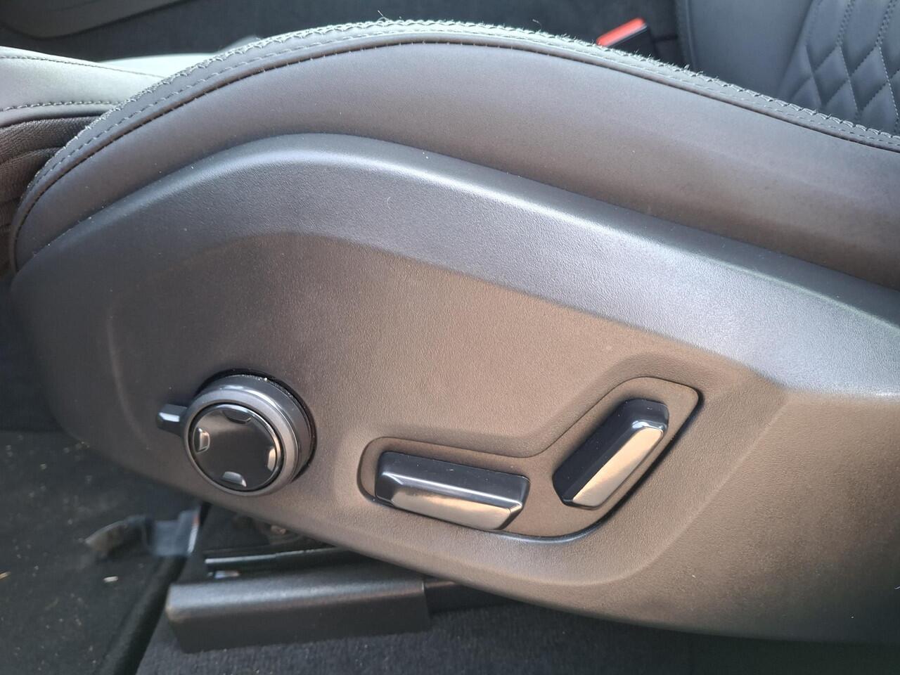 Volvo XC60 2.0 T6 Plug-in hybrid AWD Plus Dark