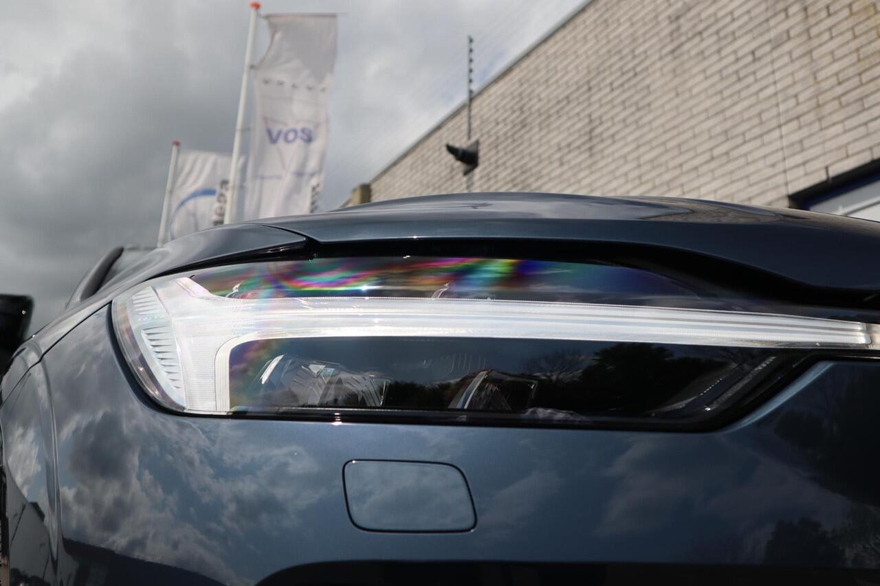 Volvo XC60 2.0 T6 Plug-in hybrid AWD Ultra Dark | 360 Camera | Luchtvering | Head-up display | Schuif / kanteldak |