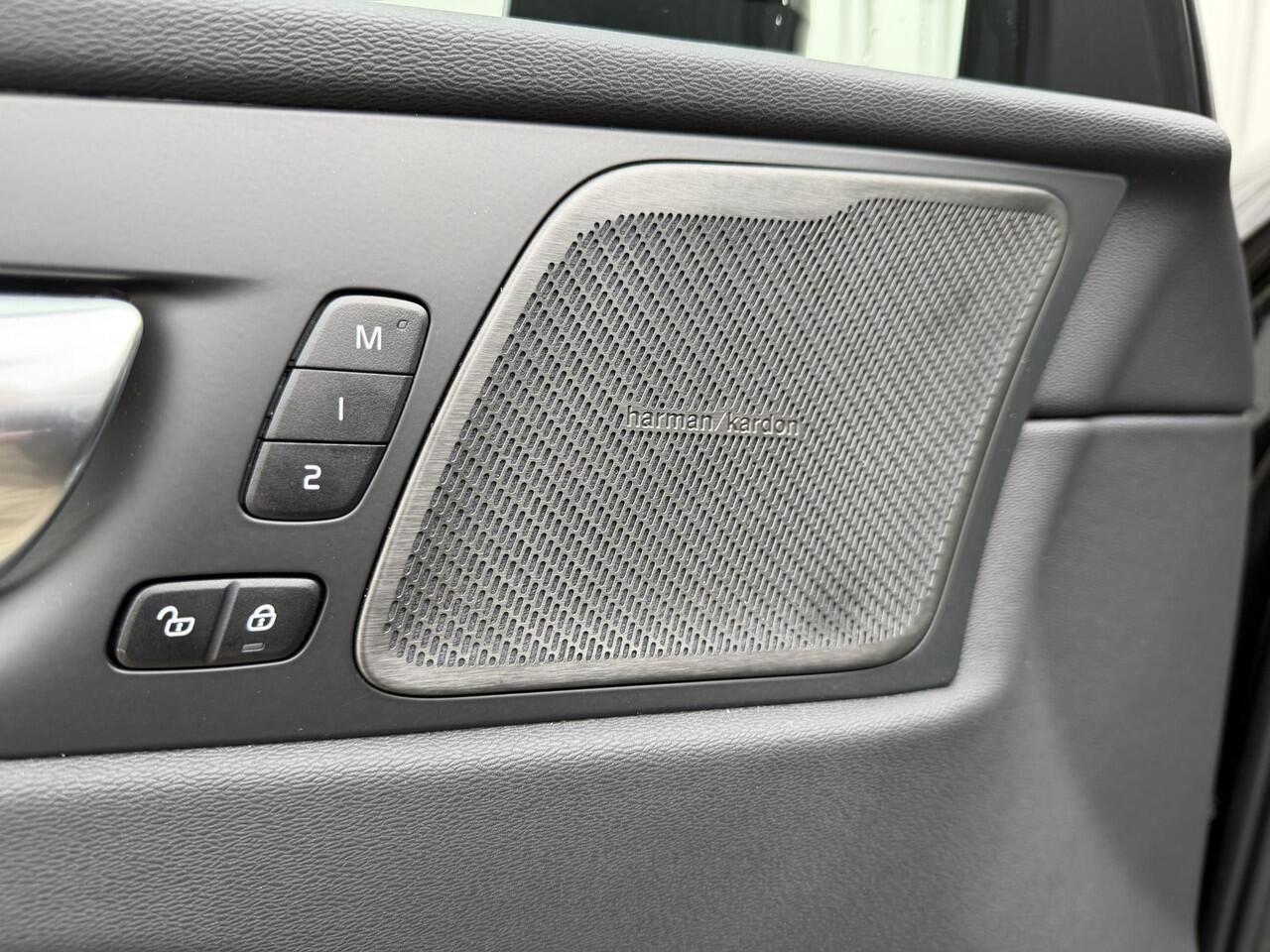 Volvo XC60 T8 Plug-in hybrid AWD Ultra Black Edition