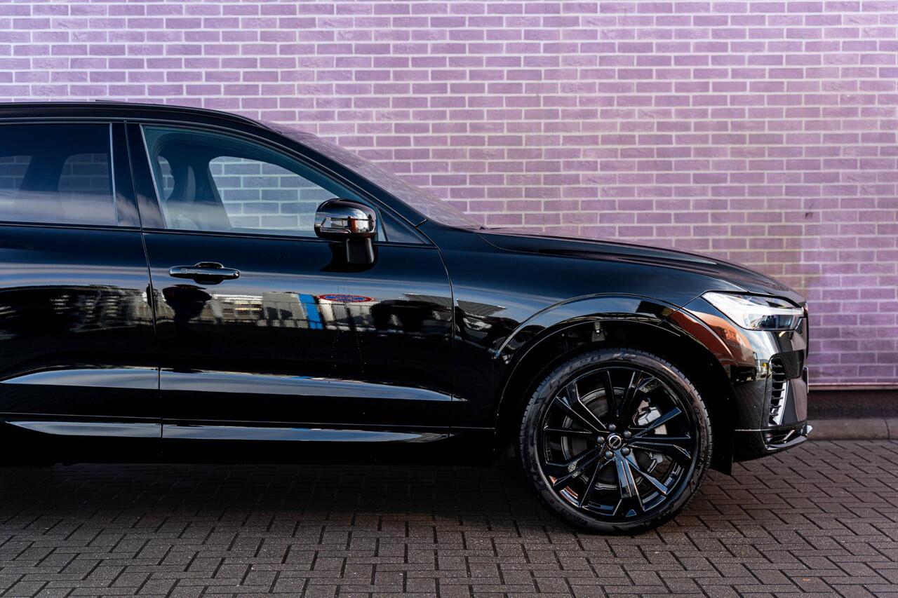 Volvo XC60 T8 Plug-in Hybrid AWD Plus Black Edition | Google | Long Range | Schuif-/Kanteldak | Achteruitrijcamera | Harman Kardon Audio | Zitverlenging | Sportstoelen | Keyless | Stuur-/Stoelverwarming | Memory | Getint Glas | Apple Carplay | Elek. Achterklep | And
