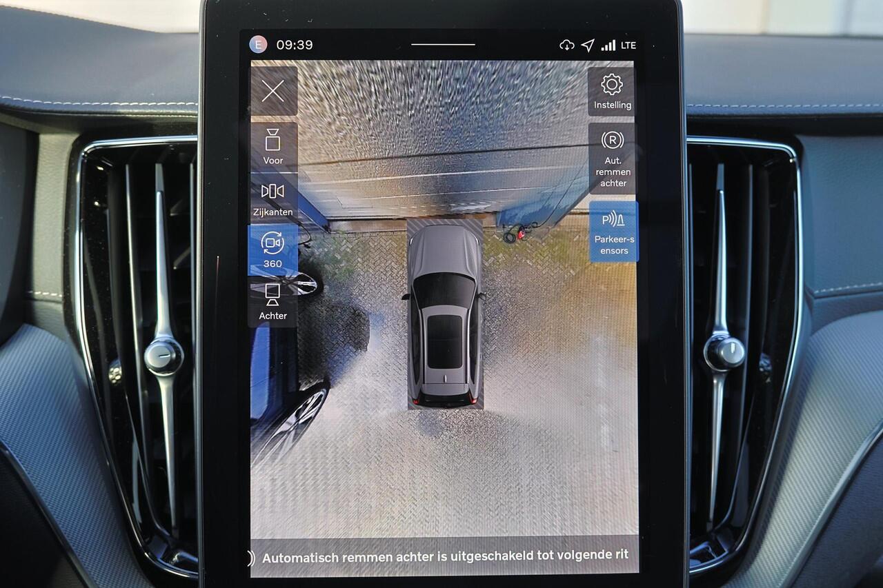 Volvo XC60 T8 Recharge AWD Ultra Black Edition - Panorama/schuifdak - IntelliSafe Assist & Surround - 360º Camera - Harman/Kardon audio - Adaptieve LED koplampen - Verwarmde voorstoelen, stuur & achterbank - Parkeersensoren voor & achter - Elektr. bedienb. voorstoel