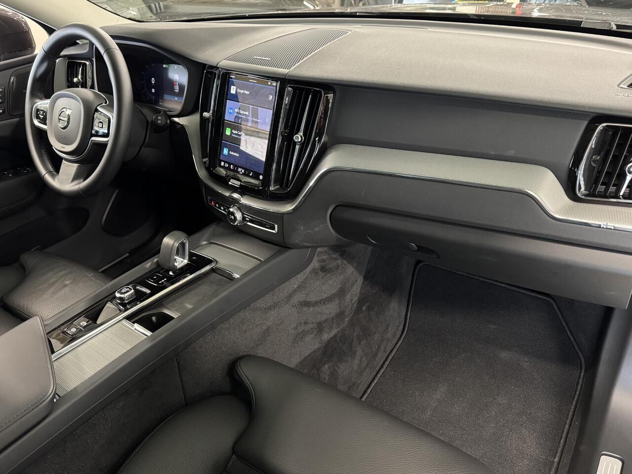 Volvo XC60 2.0 T8 Plug-in hybrid AWD Plus Dark | Pano | Navi | Stoel / Stuurwiel Verwarmd | Camera | ACC | Clima | Lm velgen ( Vestiging - Nieuwegein )