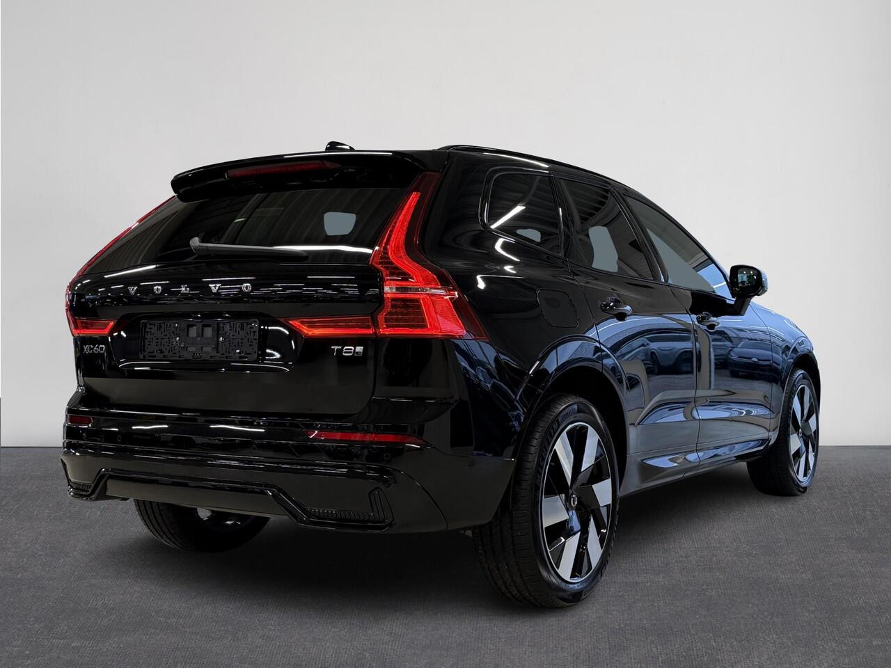 Volvo XC60 2.0 T8 Plug-in hybrid AWD Plus Dark | Pano | Navi | Stoel / Stuurwiel Verwarmd | Camera | ACC | Clima | Lm velgen ( Vestiging - Nieuwegein )