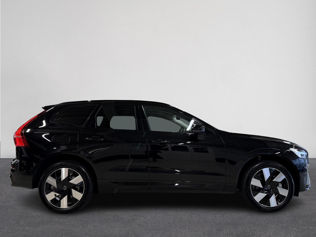 Volvo XC60 2.0 T8 Plug-in hybrid AWD Plus Dark | Pano | Navi | Stoel / Stuurwiel Verwarmd | Camera | ACC | Clima | Lm velgen ( Vestiging - Nieuwegein )