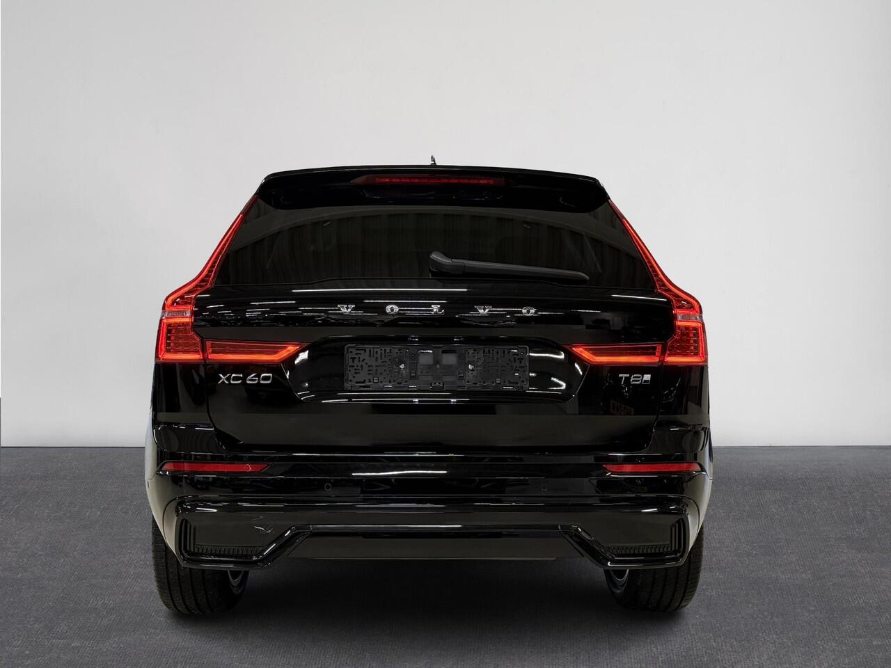 Volvo XC60 2.0 T8 Plug-in hybrid AWD Plus Dark | Pano | Navi | Stoel / Stuurwiel Verwarmd | Camera | ACC | Clima | Lm velgen ( Vestiging - Nieuwegein )