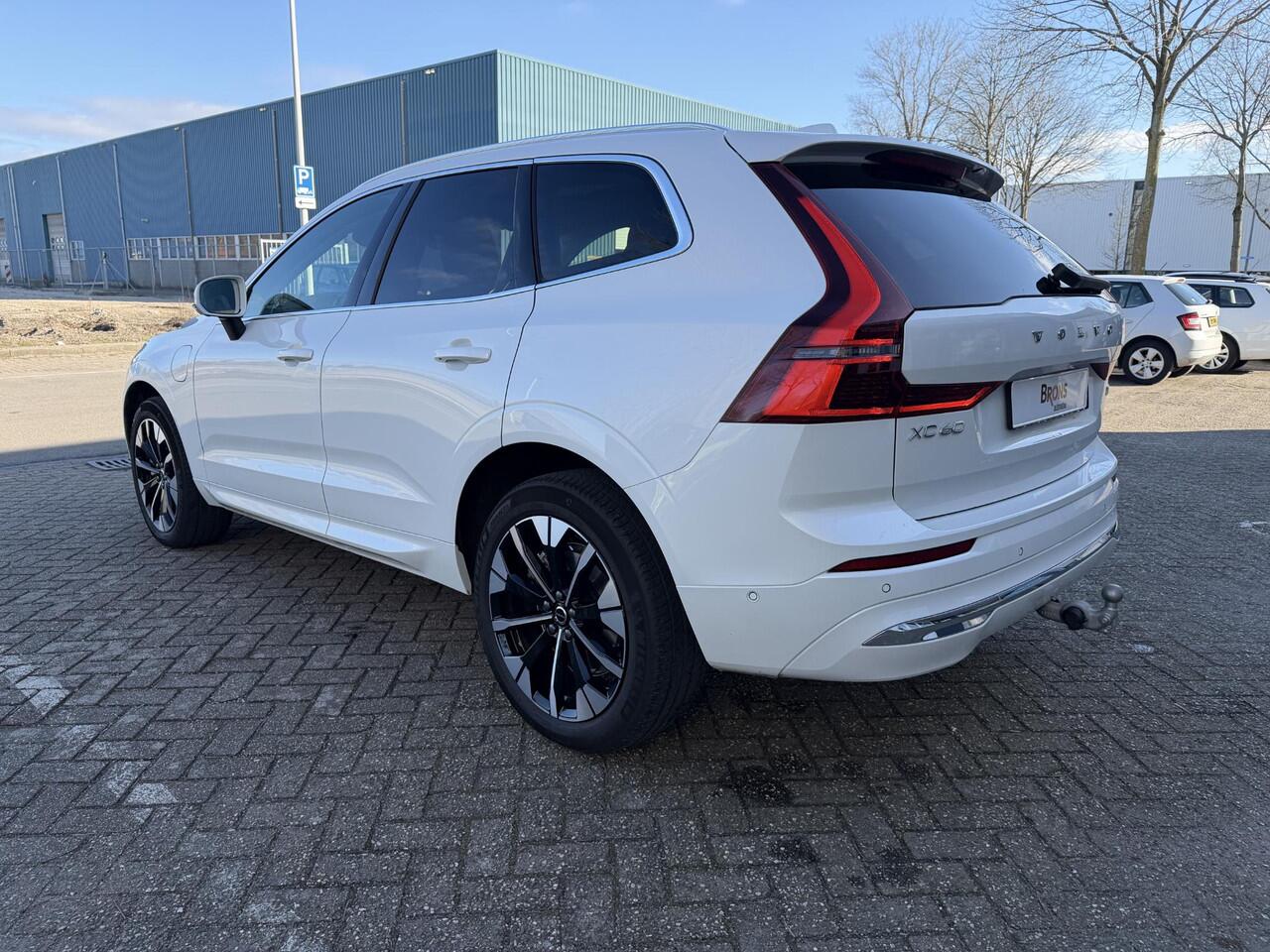 Volvo XC60 2.0 T8 Plug-in hybrid AWD Ultra Bright 455pk l Trekhaak l Pano l stoel koeling/verwarming