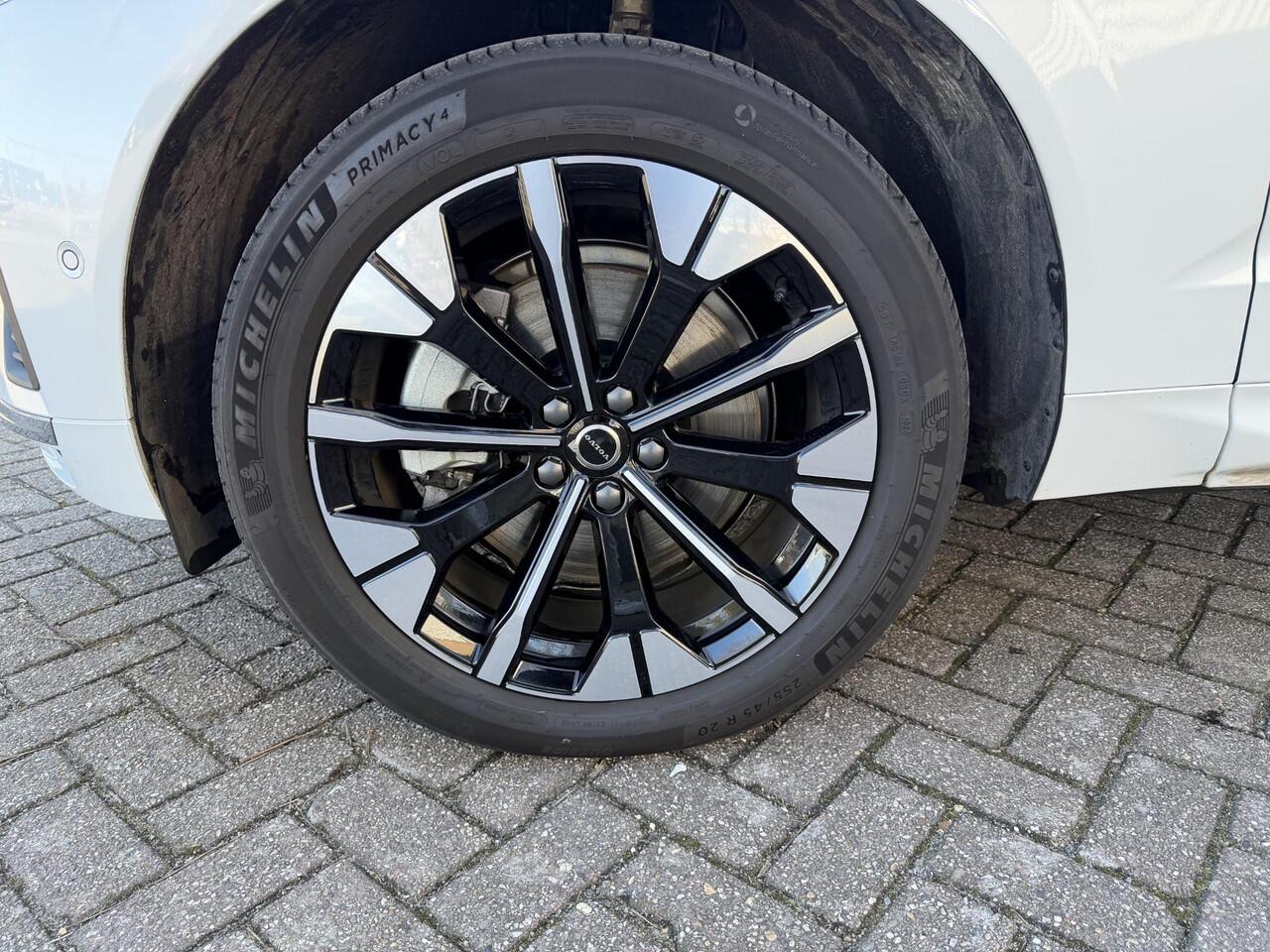 Volvo XC60 2.0 T8 Plug-in hybrid AWD Ultra Bright 455pk l Trekhaak l Pano l stoel koeling/verwarming