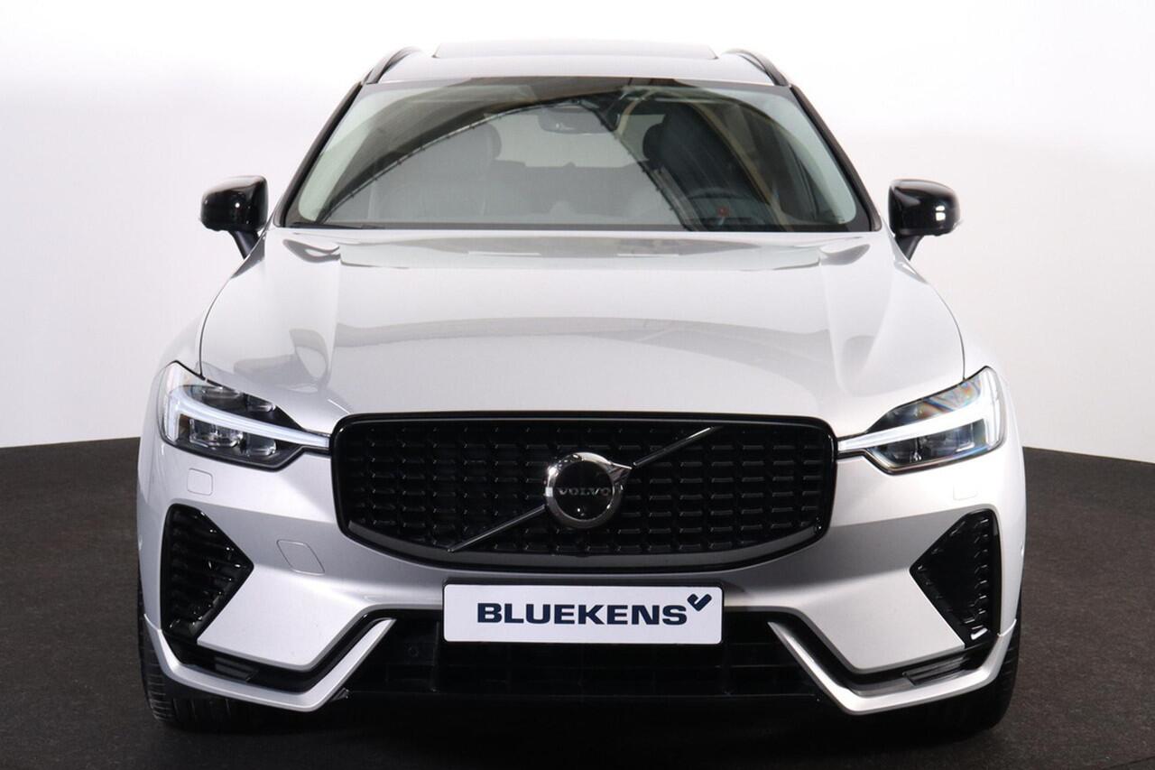 Volvo XC60 T8 Recharge AWD Ultimate Dark - Luchtvering - Panorama/schuifdak - IntelliSafe Assist & Surround - 360º Camera - Bowers & Wilkins audio - Verwarmde voorstoelen, stuur & achterbank - Parkeersensoren voor & achter - Elektr. bedienb. voorstoelen met geheugen