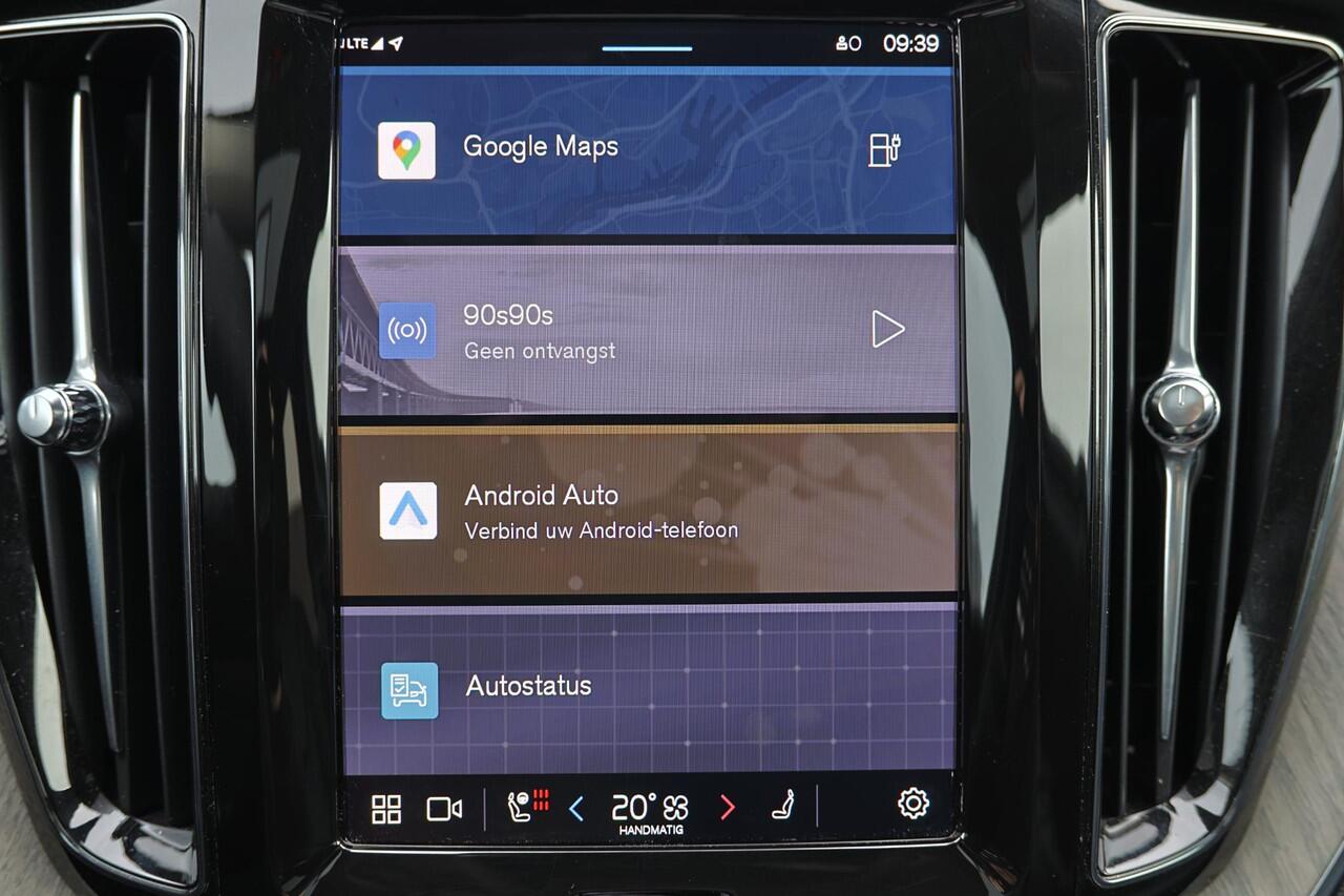 Volvo XC60 T8 Recharge AWD Ultimate Dark - Luchtvering - Panorama/schuifdak - IntelliSafe Assist & Surround - 360º Camera - Bowers & Wilkins audio - Verwarmde voorstoelen, stuur & achterbank - Parkeersensoren voor & achter - Elektr. bedienb. voorstoelen met geheugen