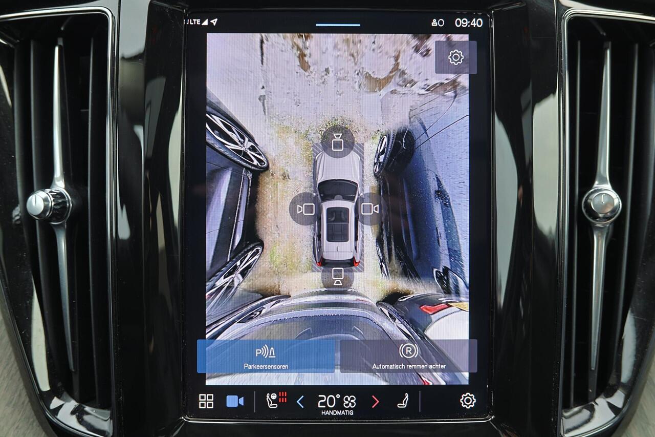 Volvo XC60 T8 Recharge AWD Ultimate Dark - Luchtvering - Panorama/schuifdak - IntelliSafe Assist & Surround - 360º Camera - Bowers & Wilkins audio - Verwarmde voorstoelen, stuur & achterbank - Parkeersensoren voor & achter - Elektr. bedienb. voorstoelen met geheugen