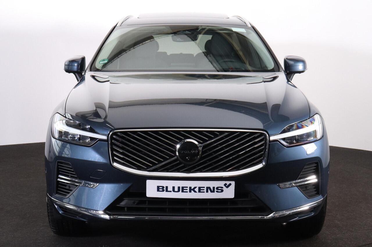 Volvo XC60 T6 Recharge AWD Plus Bright - Panorama/schuifdak - IntelliSafe Assist & Surround - 360º Camera - Harman/Kardon audio - Adaptieve LED koplampen - Verwarmde voorstoelen, stuur & achterbank - Parkeersensoren voor & achter - Elektr. bedienb. voorstoelen met g