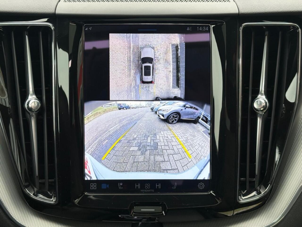 Volvo XC60 2.0 T6 AWD RECHARGE 350PK AUT. PLUS-DARK LEER PANO-DAK HARMAN-KARDON 360-CAMERA