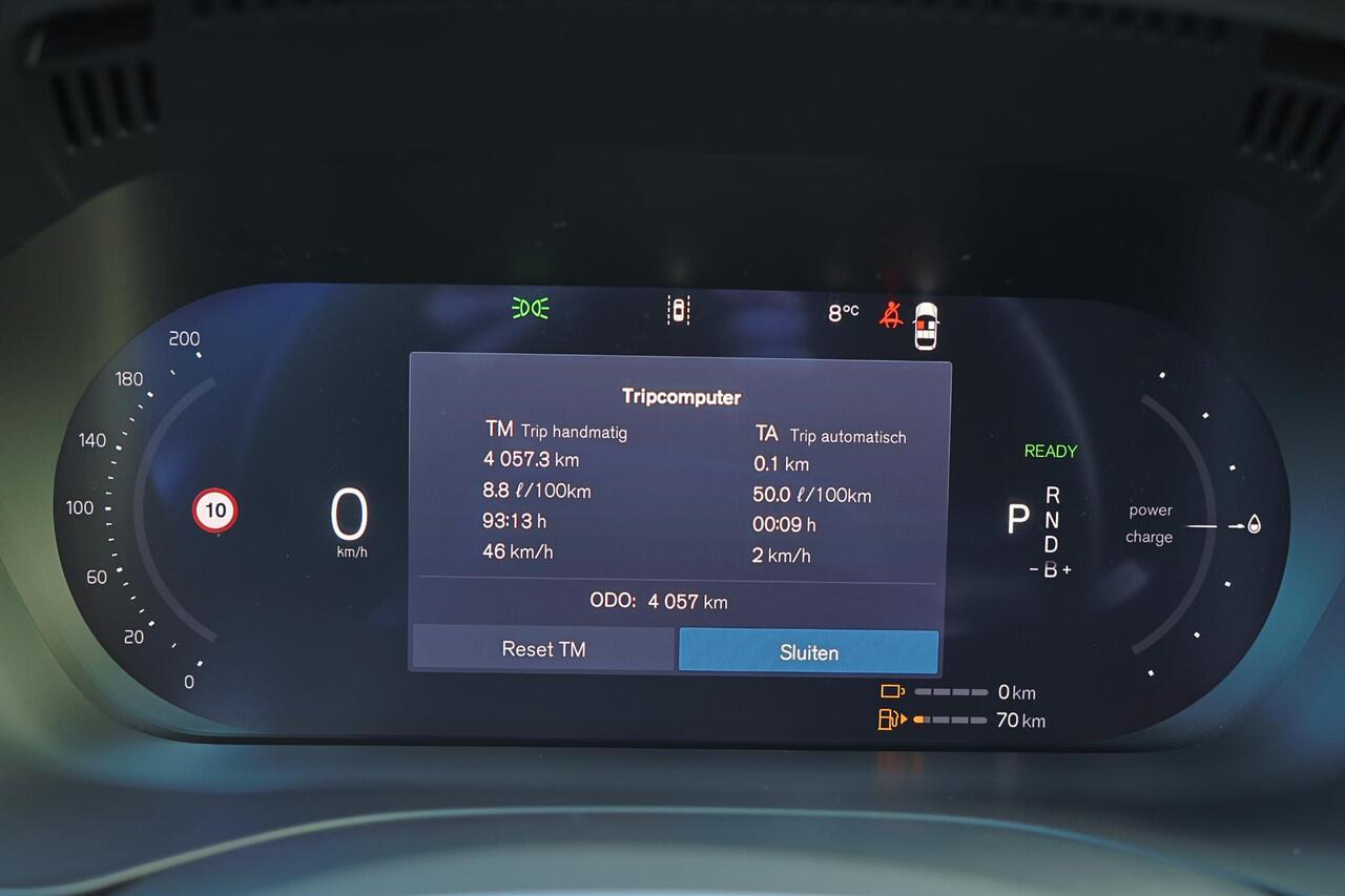 Volvo XC60 T8 Recharge AWD Ultra Dark - Panorama/schuifdak - IntelliSafe Assist & Surround - 360º Camera - Harman/Kardon audio - Adaptieve LED koplampen - Verwarmde voorstoelen, stuur & achterbank - Parkeersensoren voor & achter - Elektr. bedienb. voorstoelen met ge