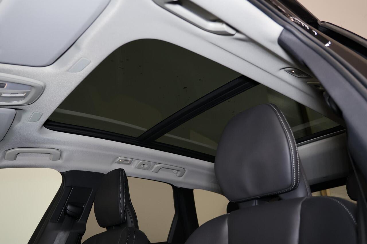 Volvo XC60 T8 Recharge AWD Ultra Dark - Panorama/schuifdak - IntelliSafe Assist & Surround - 360º Camera - Harman/Kardon audio - Adaptieve LED koplampen - Verwarmde voorstoelen, stuur & achterbank - Parkeersensoren voor & achter - Elektr. bedienb. voorstoelen met ge