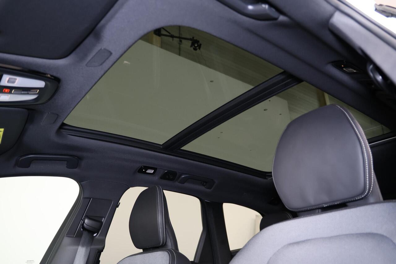 Volvo XC60 T8 Recharge AWD Plus Black Edition - Panorama/schuifdak - IntelliSafe Assist & Surround - 360º Camera - Harman/Kardon audio - Adaptieve LED koplampen - Verwarmde voorstoelen, stuur & achterbank - Parkeersensoren voor & achter - Elektr. bedienb. voorstoele