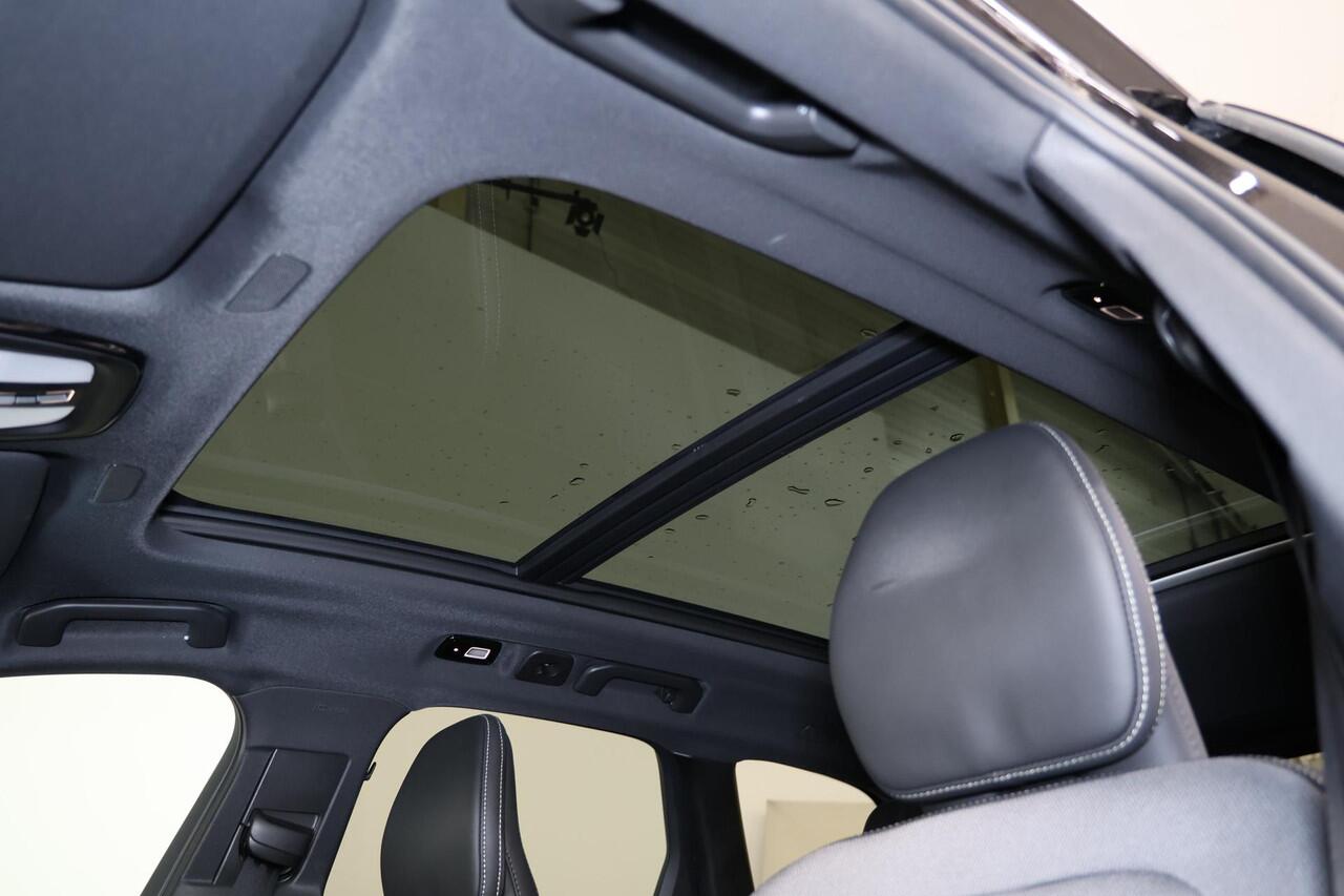 Volvo XC60 T6 Recharge AWD Plus Black Edition - Panorama/schuifdak - IntelliSafe Assist & Surround - 360º Camera - Harman/Kardon audio - Adaptieve LED koplampen - Verwarmde voorstoelen, stuur & achterbank - Parkeersensoren voor & achter - Draadloze tel. lader - Extr
