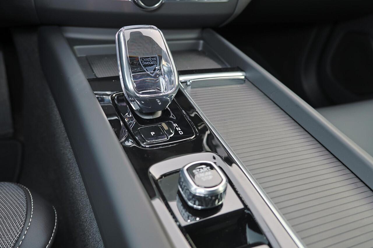 Volvo XC60 T6 Recharge AWD Plus Black Edition - IntelliSafe Assist & Surround - 360º Camera - Harman/Kardon audio - Verwarmde voorstoelen, stuur & achterbank - Parkeersensoren voor & achter - Elektr. bedienb. voorstoelen met geheugen - Draadloze tel. lader - Extra g