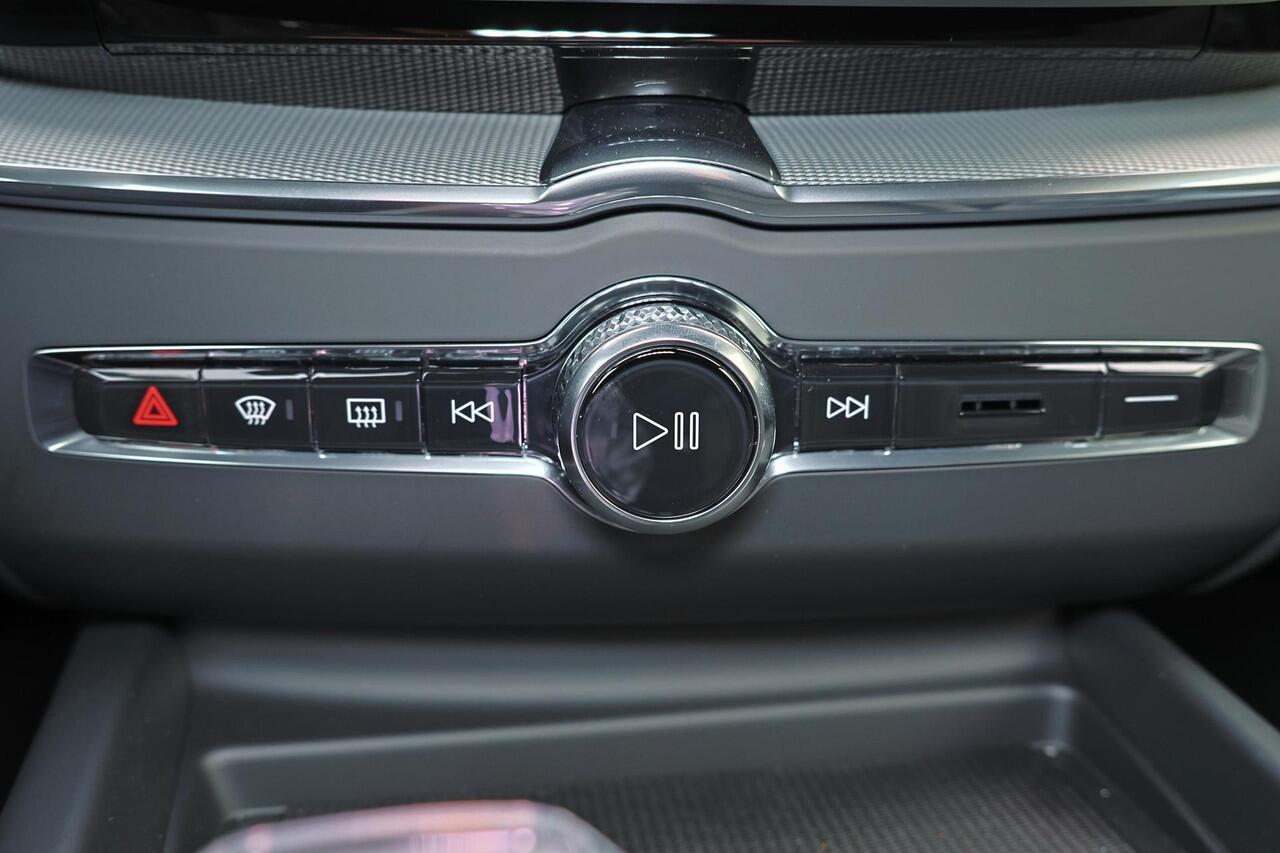 Volvo XC60 T6 Recharge AWD Plus Black Edition - IntelliSafe Assist & Surround - 360º Camera - Harman/Kardon audio - Verwarmde voorstoelen, stuur & achterbank - Parkeersensoren voor & achter - Elektr. bedienb. voorstoelen met geheugen - Draadloze tel. lader - Extra g