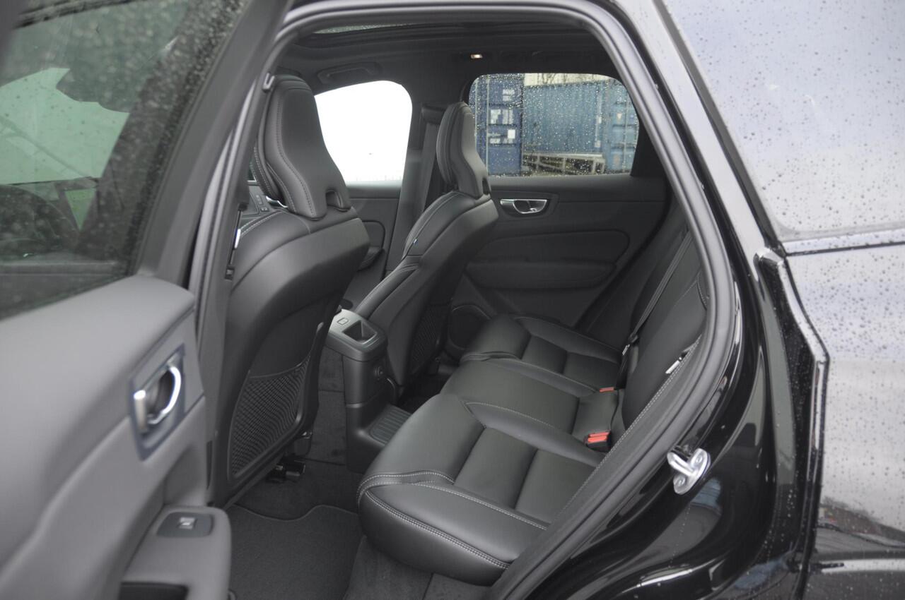 Volvo XC60 T6 350PK Automaat AWD Ultra Black Edition stoelmassage - en ventilatie / Adaptieve cruise control / Harman Kardon / BLIS / Panoramadak / Apple carplay / Parkeersensoren met 360 camera / Elektrisch bedienbare achterklep / Elektrisch verstelbare voorstoelen