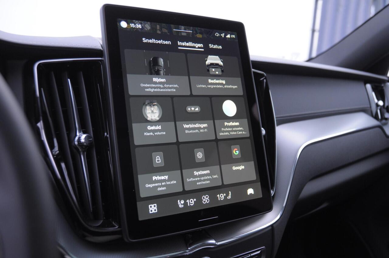 Volvo XC60 T6 350PK Automaat AWD Ultra Black Edition stoelmassage - en ventilatie / Adaptieve cruise control / Harman Kardon / BLIS / Panoramadak / Apple carplay / Parkeersensoren met 360 camera / Elektrisch bedienbare achterklep / Elektrisch verstelbare voorstoelen