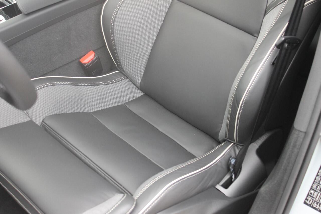 Volvo XC60 T8 455PK Automaat AWD Ultra Black Edition 360 graden camera / Head-up display / Panoramisch schuif-kanteldak / 21" lichtmetalen velgen / Extra getinte ramen vanaf de B-stijl