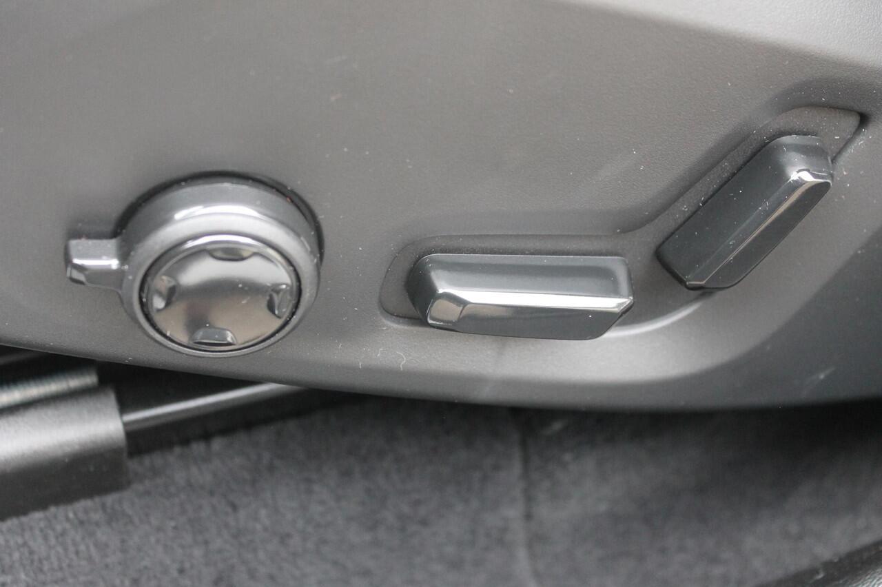 Volvo XC60 T8 455PK Automaat AWD Ultra Black Edition 360 graden camera / Head-up display / Panoramisch schuif-kanteldak / 21" lichtmetalen velgen / Extra getinte ramen vanaf de B-stijl