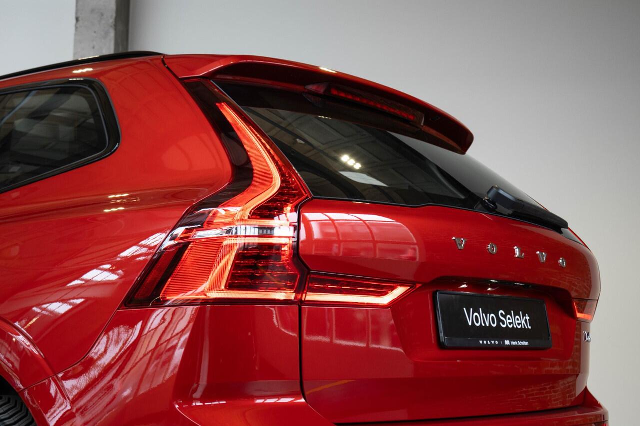 Volvo XC60 T6 Plug-in hybrid AWD Plus Dark | Trekhaak | Verwarmbare voorstoelen+stuurwiel+achterbank | Premium audio by Harman Kardon | Rondom zichtcamera