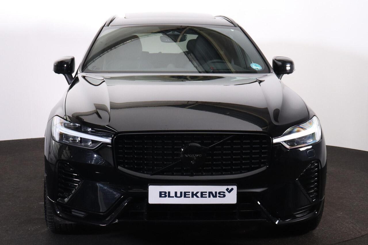 Volvo XC60 T6 Recharge AWD Ultra Black Edition - Luchtvering - Panorama/schuifdak - IntelliSafe Assist & Surround - 360º Camera - Bowers & Wilkins audio - Adaptieve LED koplampen - Verwarmde voorstoelen, stuur & achterbank - Parkeersensoren voor & achter - Elektr. b