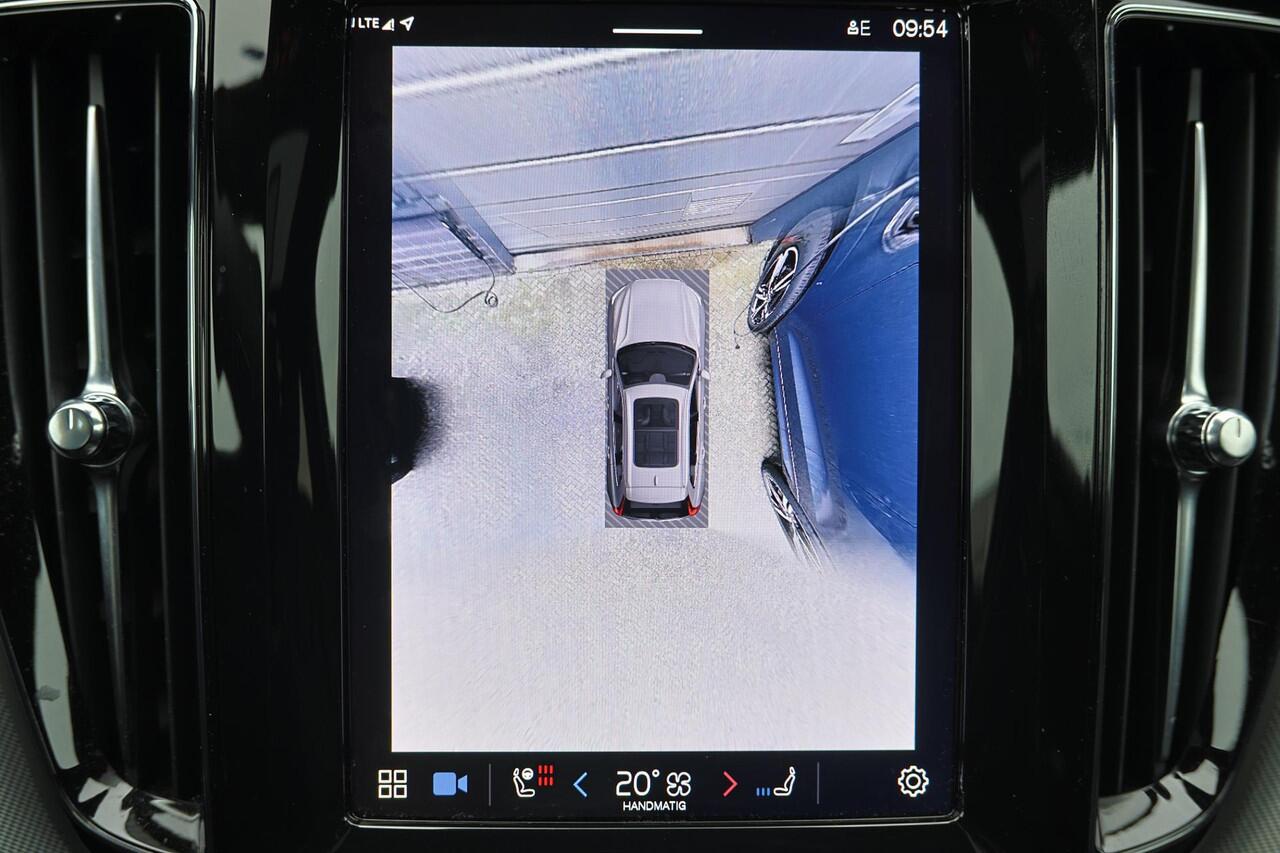 Volvo XC60 T6 Recharge AWD Ultra Black Edition - Luchtvering - Panorama/schuifdak - IntelliSafe Assist & Surround - 360º Camera - Bowers & Wilkins audio - Adaptieve LED koplampen - Verwarmde voorstoelen, stuur & achterbank - Parkeersensoren voor & achter - Elektr. b