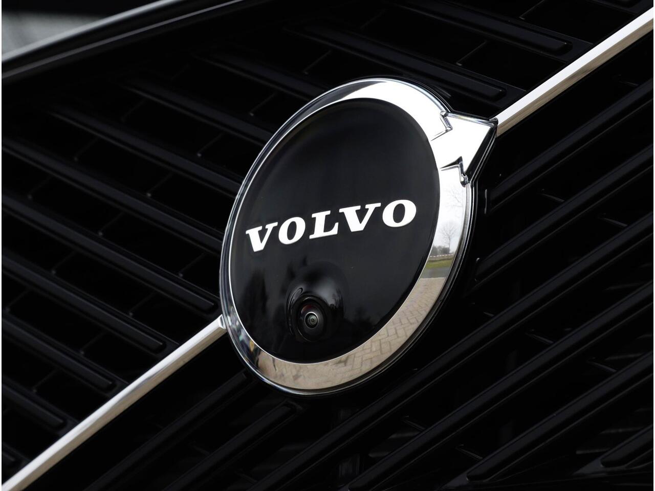 Volvo XC60 T6 AWD Plus Dark MY26 360 Pano HeadUp Trekhaak 20'' Harman Kardon