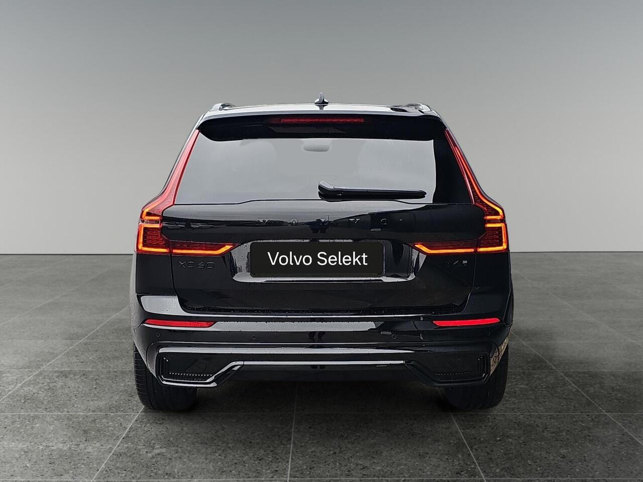 Volvo XC60 2.0 T6 Plug-in hybrid AWD Plus Black Edition | Harman Kardon | Stuur- en stoelverwarming | 360 graden camera | Panoramadak | Lederen bekleding