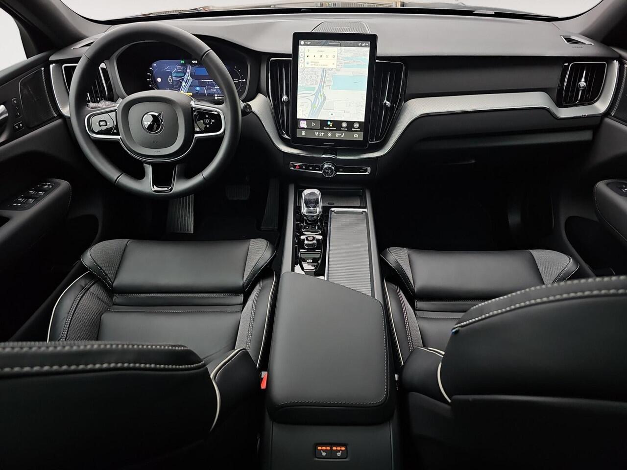 Volvo XC60 2.0 T6 Plug-in hybrid AWD Plus Black Edition | Harman Kardon | Stuur- en stoelverwarming | 360 graden camera | Panoramadak | Lederen bekleding