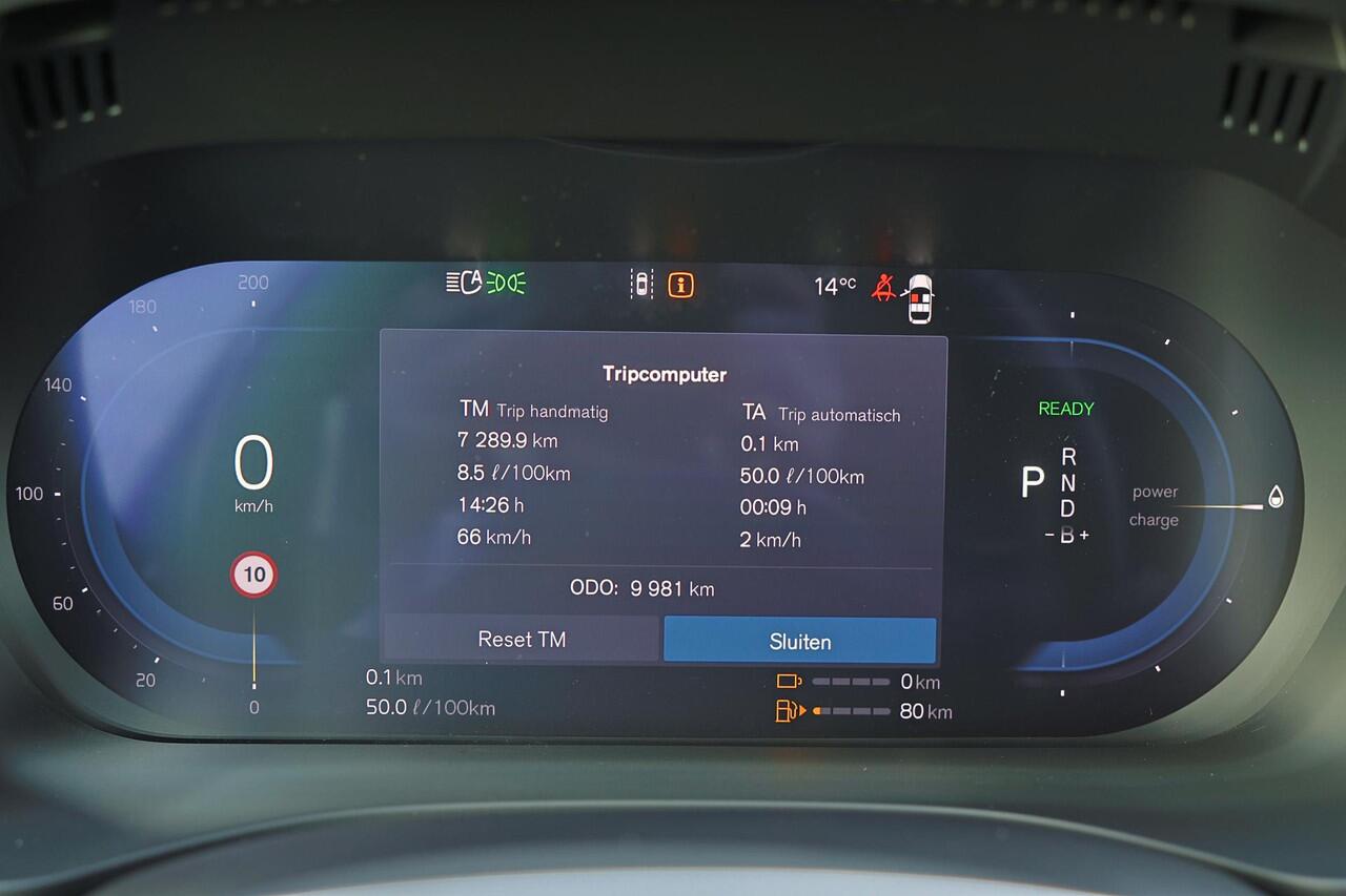 Volvo XC60 T6 Recharge AWD Plus Dark - Panorama/schuifdak - IntelliSafe Assist & Surround - 360º Camera - Verwarmde voorstoelen, stuur & achterbank - Parkeersensoren voor & achter - Elektr. bedienb. voorstoelen met geheugen - Head up display - Draadloze tel. lader -