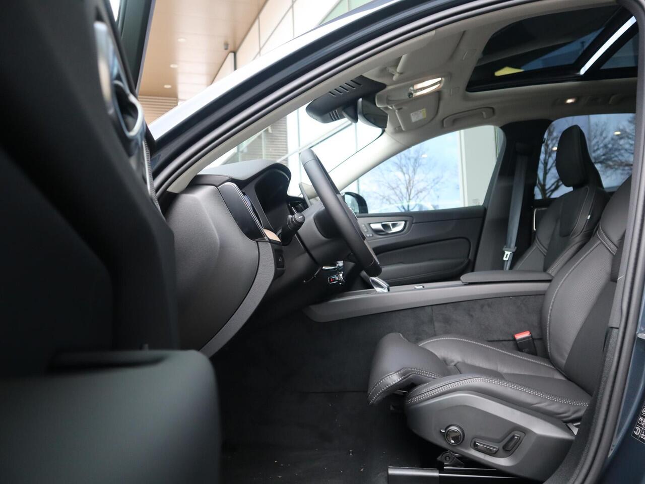 Volvo XC60 T6 Plug-in hybrid AWD Ultra Dark | Full Option!| MY26| Bowers & Wilkins audiosysteem| Luchtvering|