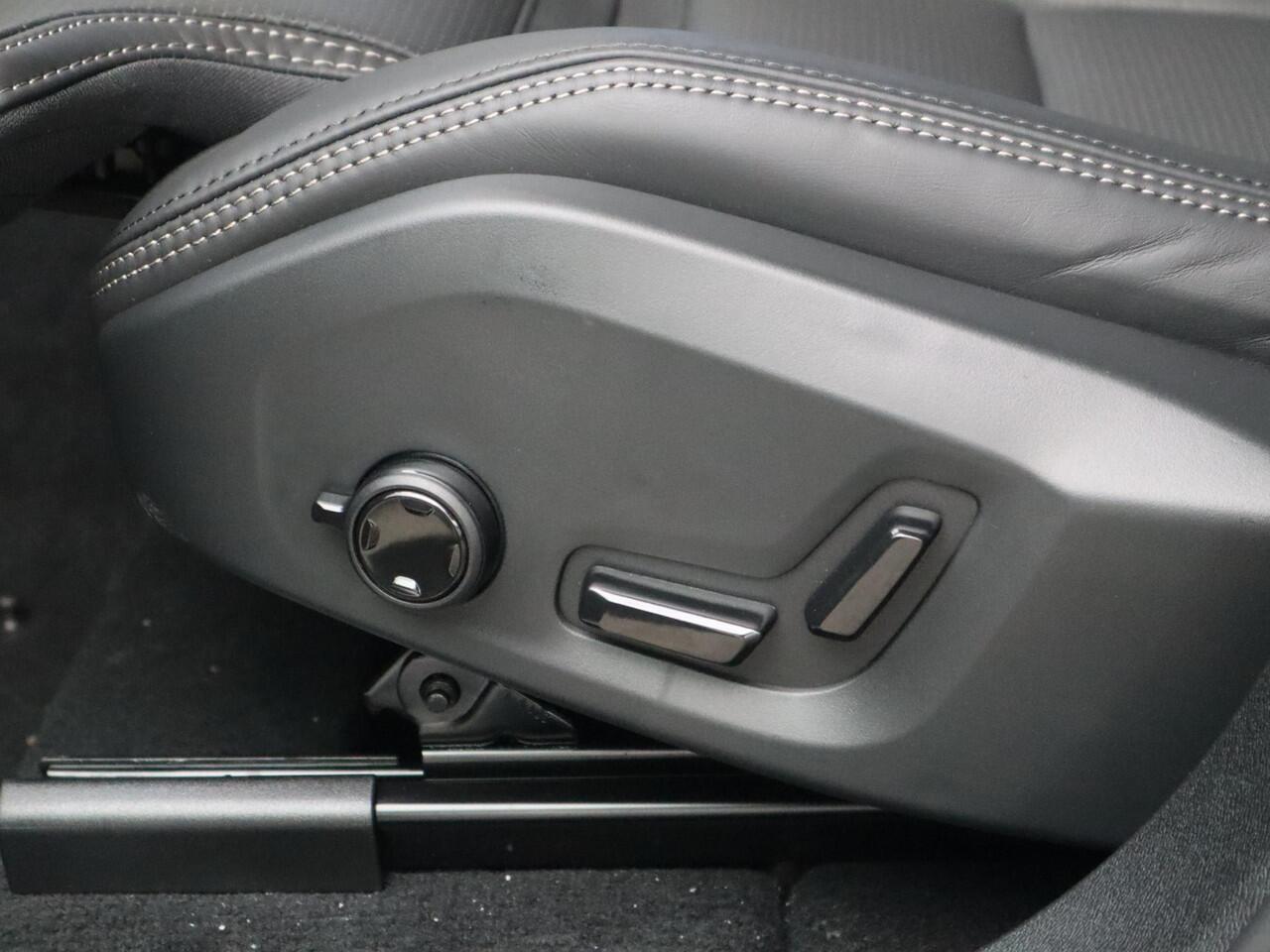 Volvo XC60 T6 Plug-in hybrid AWD Ultra Dark | Full Option!| MY26| Bowers & Wilkins audiosysteem| Luchtvering|