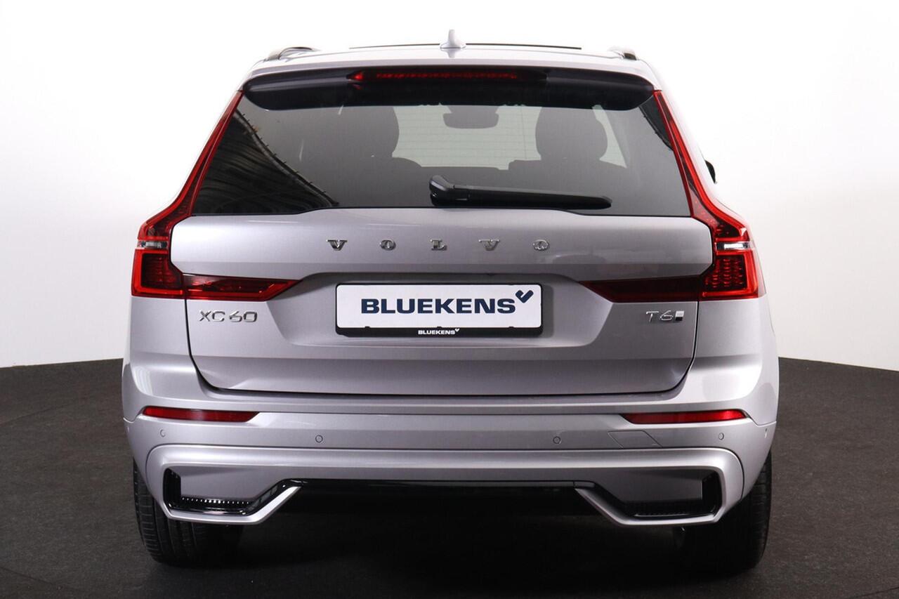 Volvo XC60 T6 Recharge AWD Plus Dark - Panorama/schuifdak - IntelliSafe Assist & Surround - 360º Camera - Verwarmde voorstoelen, stuur & achterbank - Parkeersensoren voor & achter - Elektr. bedienb. voorstoelen met geheugen - Head up display - Draadloze tel. lader -