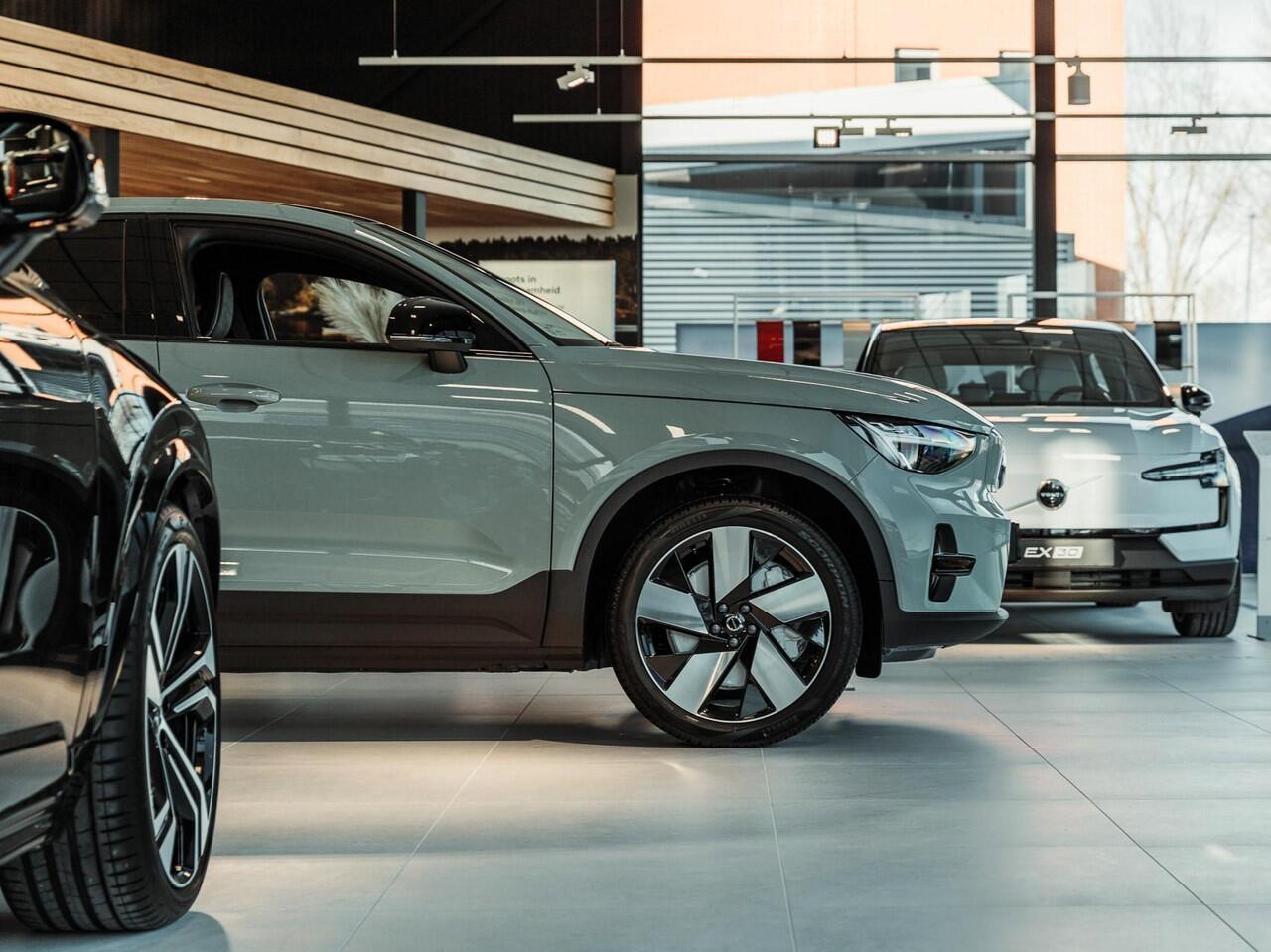 Volvo XC60 2.0 T6 Plug-in hybrid AWD Plus Black Edition Automaat / Panoramadak / Privacy Glass / MY2026 / 21" velgen / MY2026