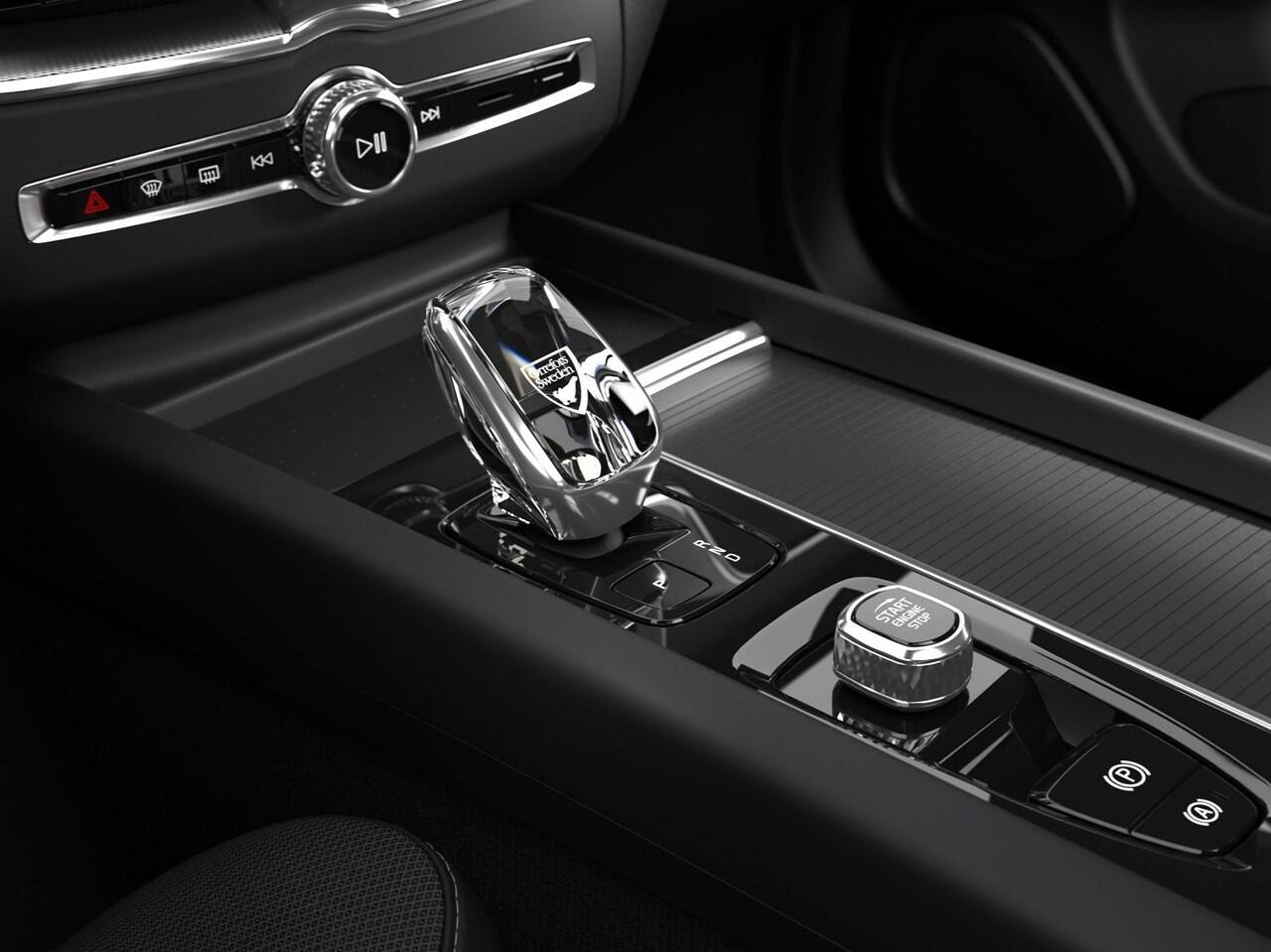 Volvo XC60 2.0 T6 Plug-in hybrid AWD Plus Black Edition Automaat / Panoramadak / Privacy Glass / MY2026 / 21" velgen / MY2026