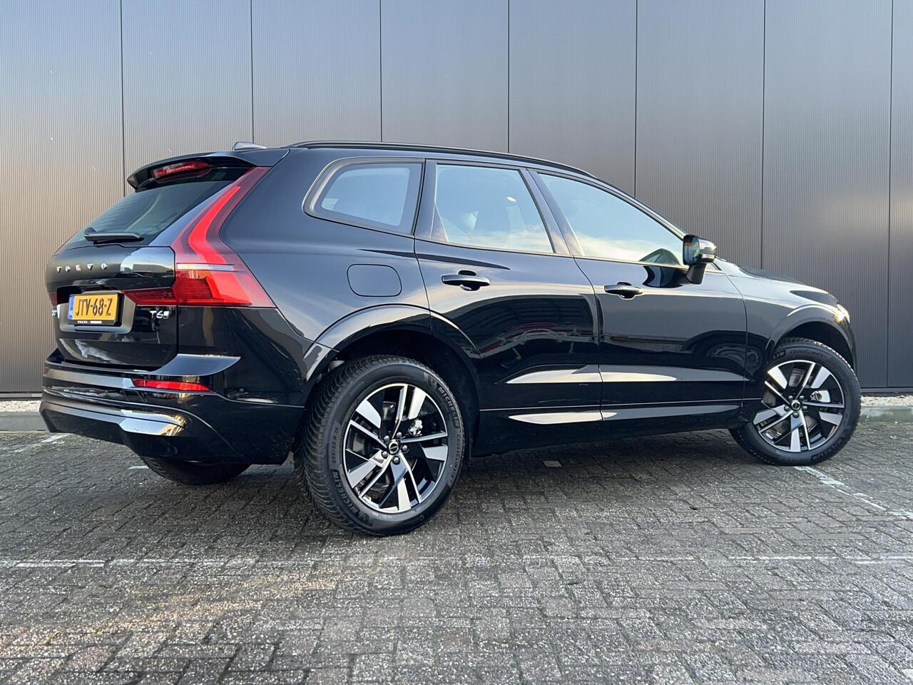 Volvo XC60 2.0 T6 Plug-in hybrid AWD Essential / Driver assist / 19 inch / Stoelverwarming / Stuurverwarming / Park assist voor- en achter / All-season banden