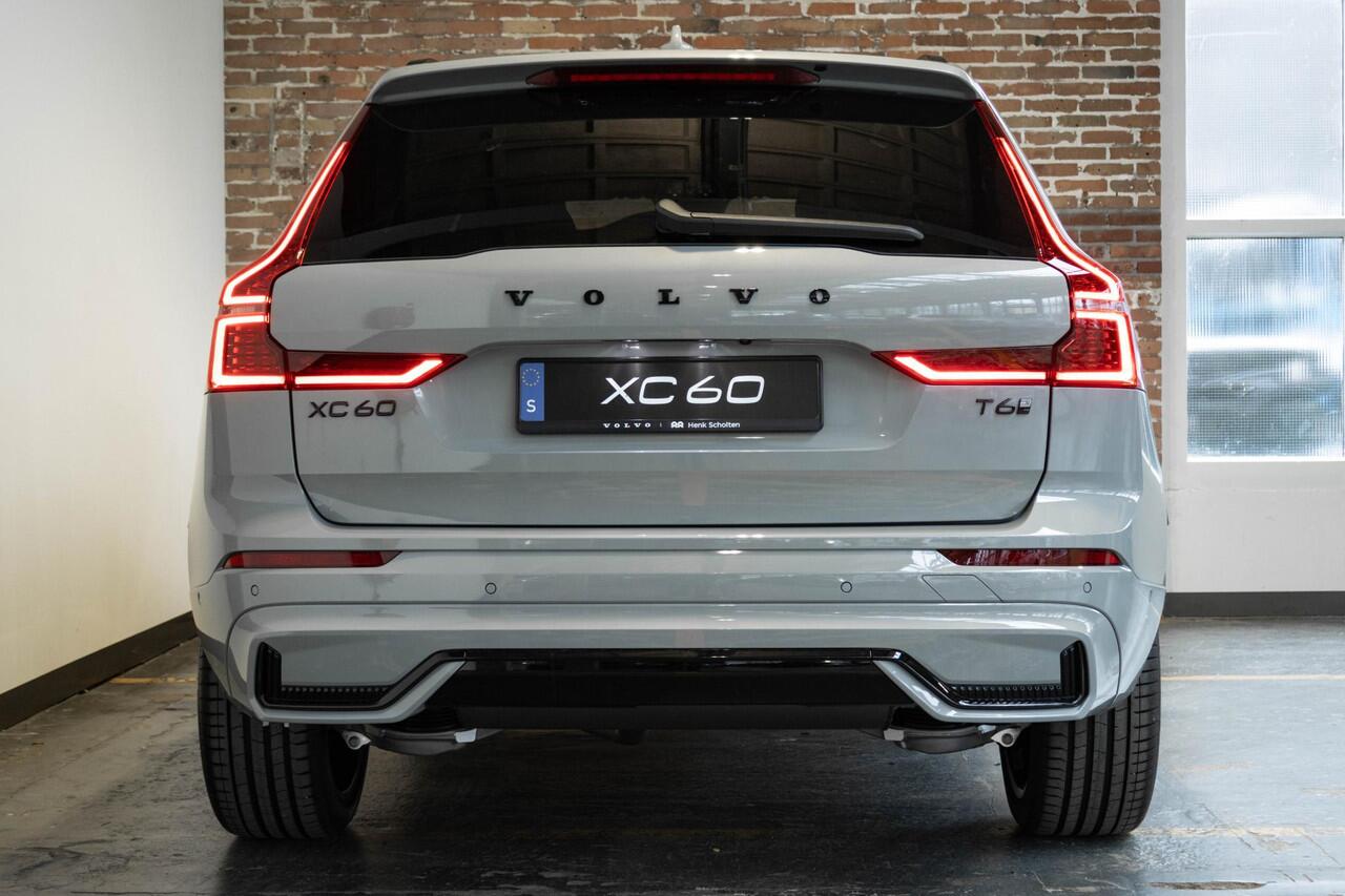 Volvo XC60 2.0 T6 Plug-in hybrid AWD Plus Black Edition | Luchtvering | 360º Camera | Schuif/Kantel-Panoramadak | Head-Up Display | 21" Lichtmetalen Wielen | Donkergetint Glas |