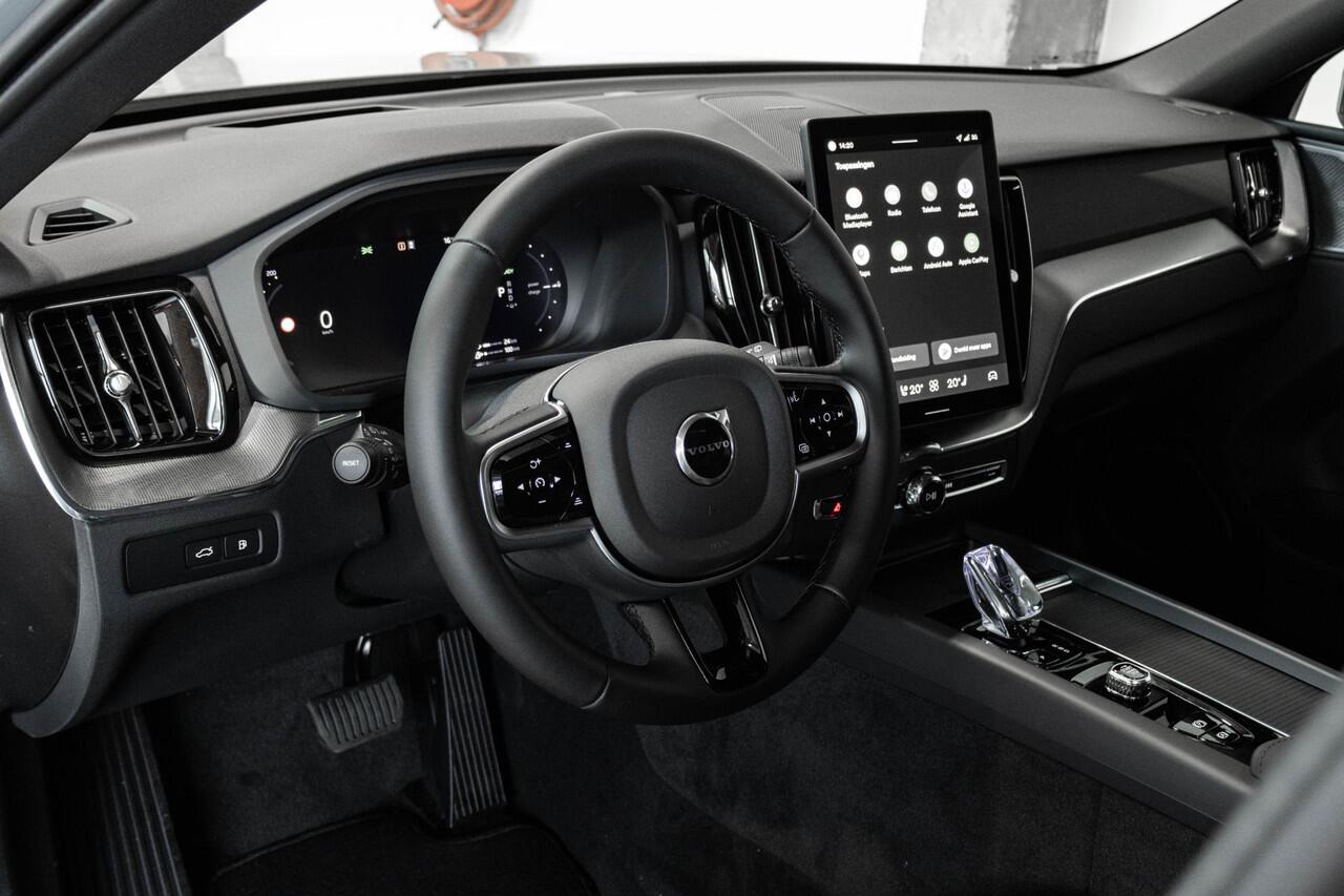 Volvo XC60 2.0 T6 Plug-in hybrid AWD Plus Black Edition | Luchtvering | 360º Camera | Schuif/Kantel-Panoramadak | Head-Up Display | 21" Lichtmetalen Wielen | Donkergetint Glas |