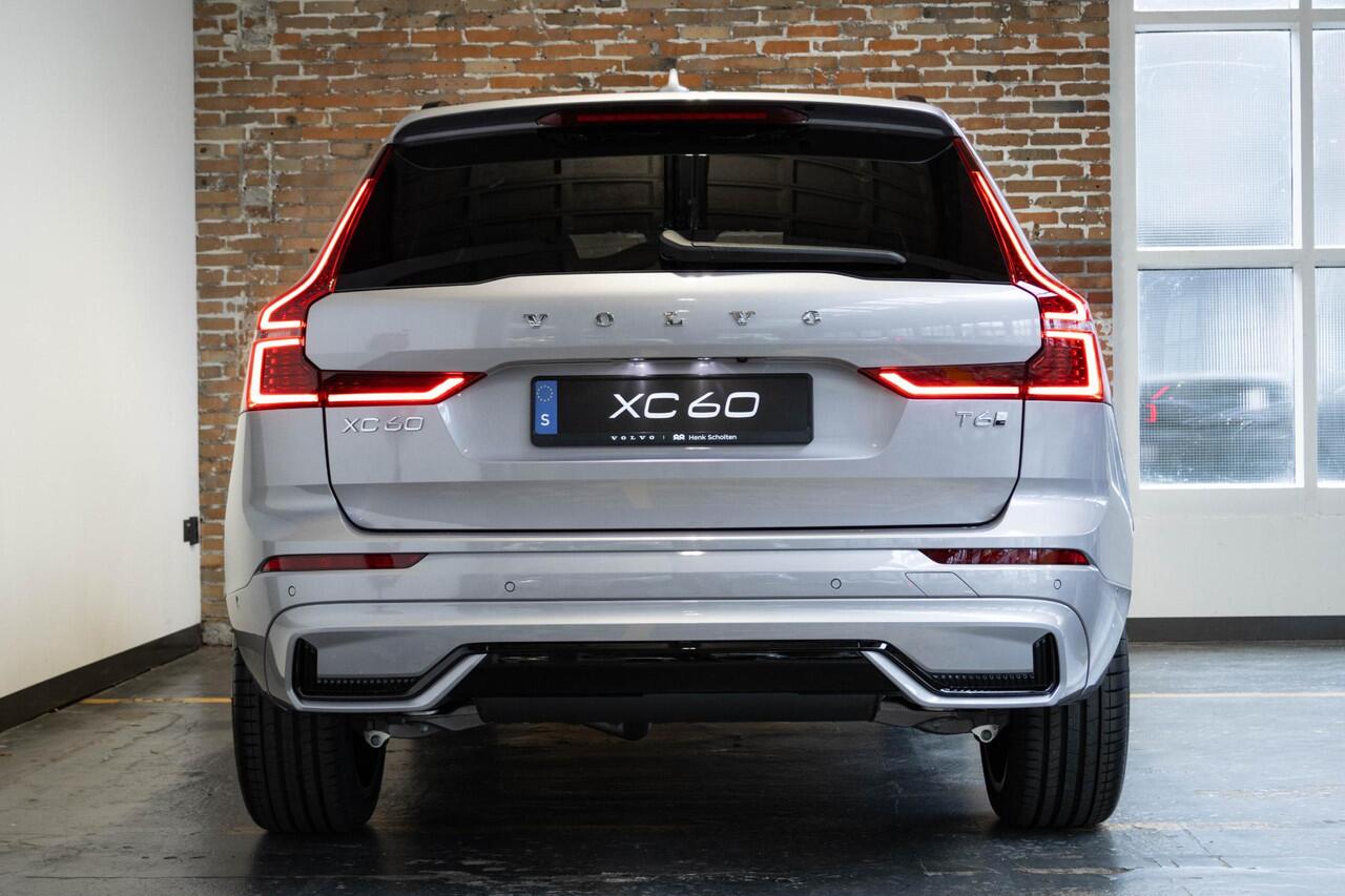 Volvo XC60 2.0 T6 Plug-in hybrid AWD Plus Dark | Verwacht Dec. 2025 | 21" Lichtmetalen Wielen | Head-Up Display | Schuif/Kantel Panoramadak | 360º Camera | Donker Getint Glas |
