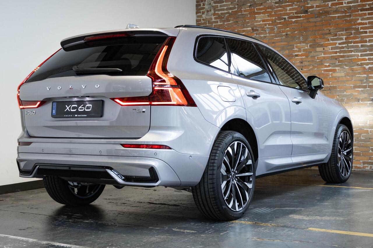 Volvo XC60 2.0 T6 Plug-in hybrid AWD Plus Dark | Verwacht Dec. 2025 | 21" Lichtmetalen Wielen | Head-Up Display | Schuif/Kantel Panoramadak | 360º Camera | Donker Getint Glas |