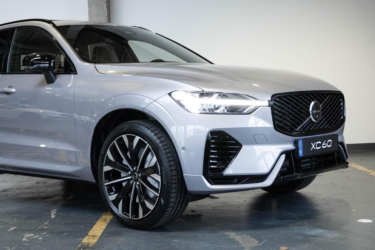 Volvo XC60 2.0 T6 Plug-in hybrid AWD Plus Dark | Verwacht Dec. 2025 | 21" Lichtmetalen Wielen | Head-Up Display | Schuif/Kantel Panoramadak | 360º Camera | Donker Getint Glas |