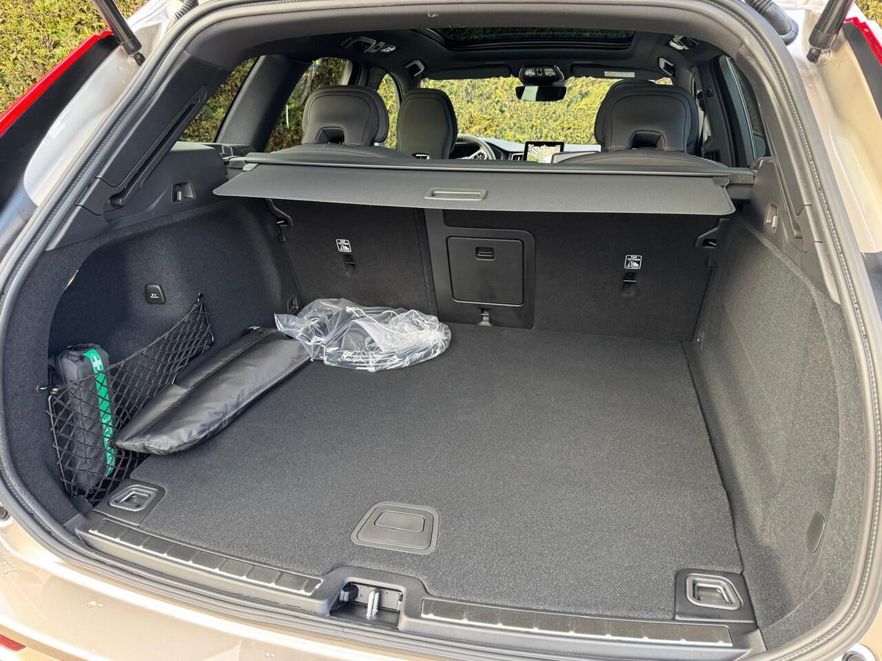 Volvo XC60 XC60 T6 AWD Plug-in Hybrid Plus Dark | Premium Pakket | Harman/Kardon | 22'' |