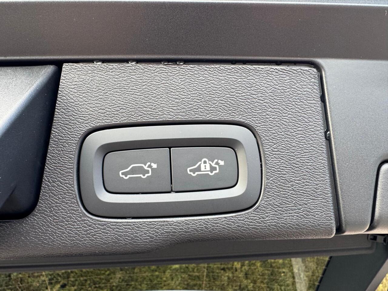 Volvo XC60 XC60 T6 AWD Plug-in Hybrid Plus Dark | Premium Pakket | Harman/Kardon | 22'' |