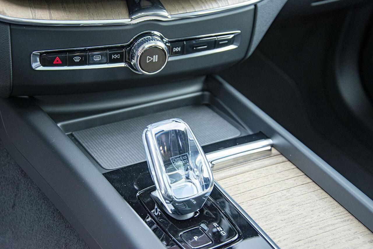 Volvo XC60 2.0 T6 AWD RECHARGE ULTRA DARK