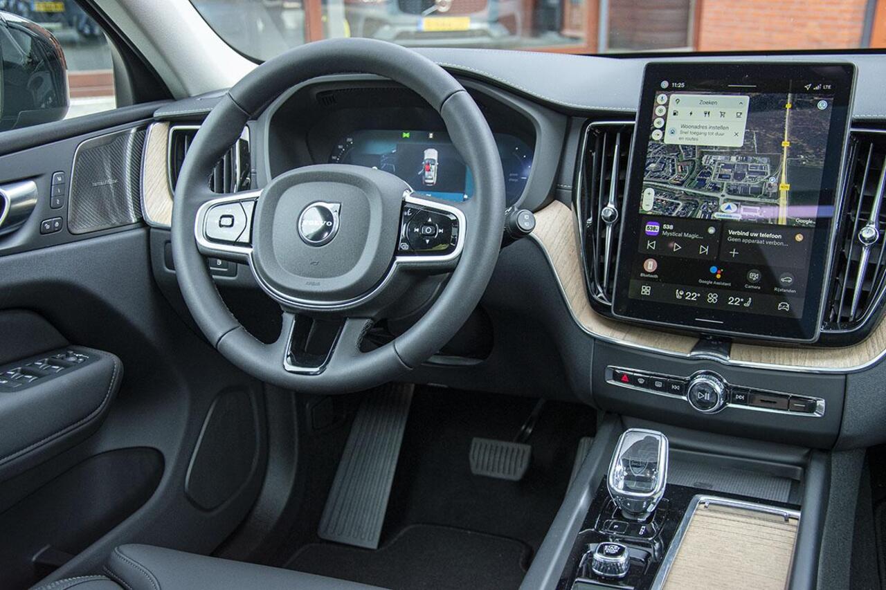 Volvo XC60 2.0 T6 AWD RECHARGE ULTRA DARK